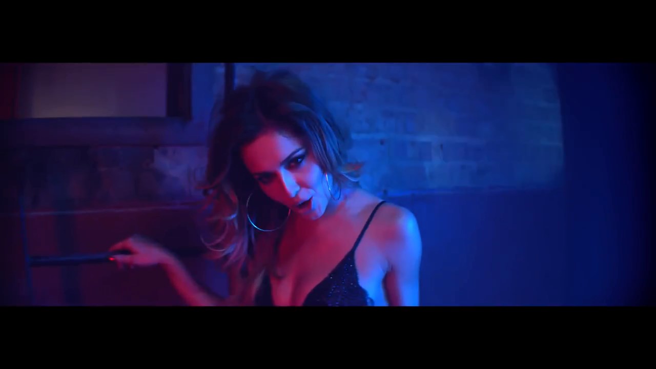 Cheryl_-_Crazy_Stupid_Love_ft__Tinie_Tempah_mp4_snapshot_01_02_5B2016_05_06_20_10_585D.jpg