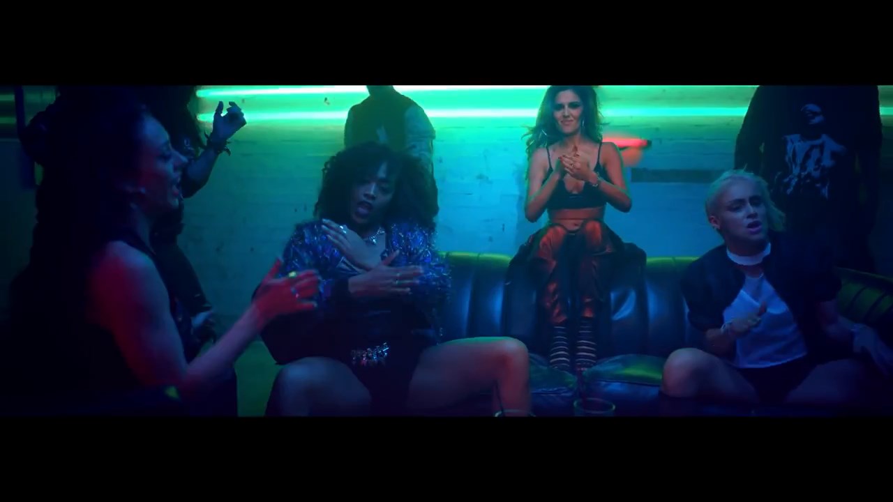 Cheryl_-_Crazy_Stupid_Love_ft__Tinie_Tempah_mp4_snapshot_01_29_5B2016_05_06_20_12_545D.jpg