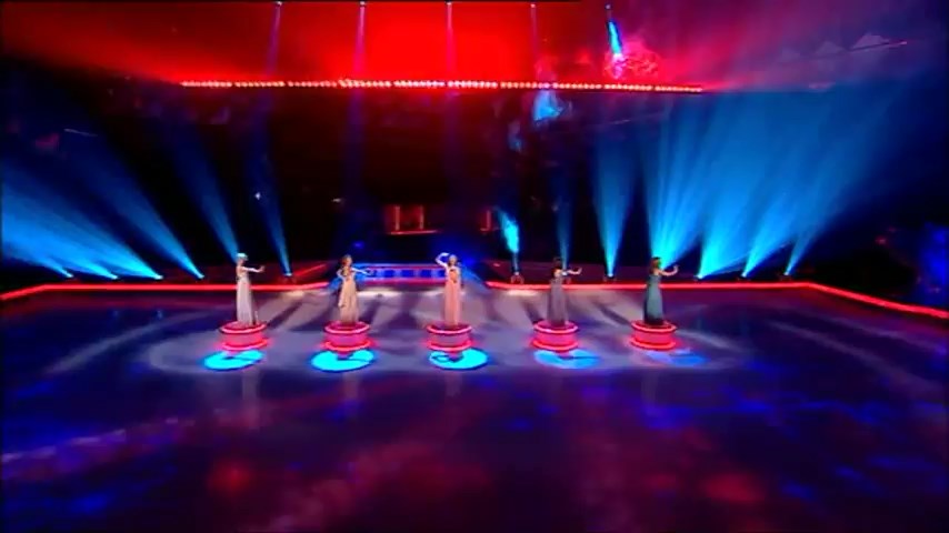 Girls_Aloud_-_Untouchable_28Live_Performance_-_Dancing_On_Ice_-_15th_March_200929_HQ_mp4_snapshot_01_26_5B2016_05_06_12_59_205D.jpg