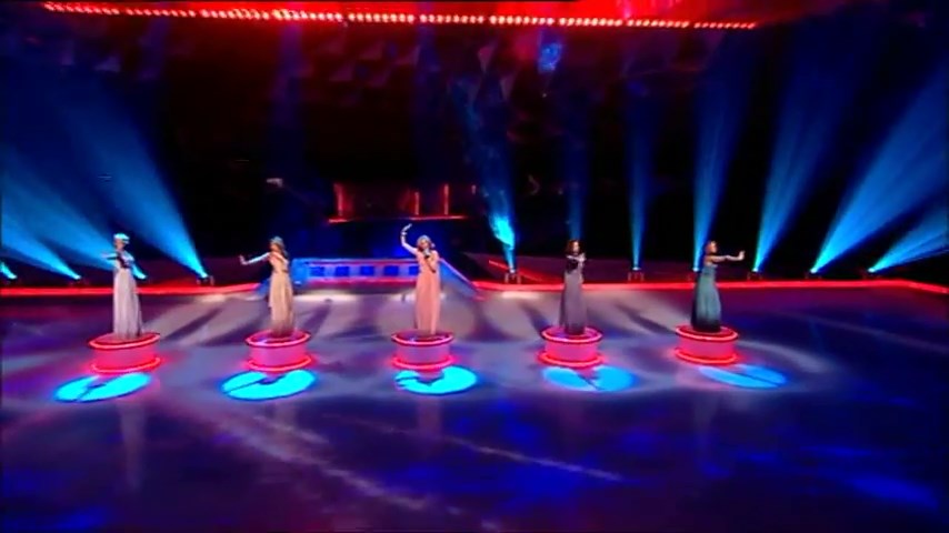 Girls_Aloud_-_Untouchable_28Live_Performance_-_Dancing_On_Ice_-_15th_March_200929_HQ_mp4_snapshot_01_27_5B2016_05_06_12_59_215D.jpg