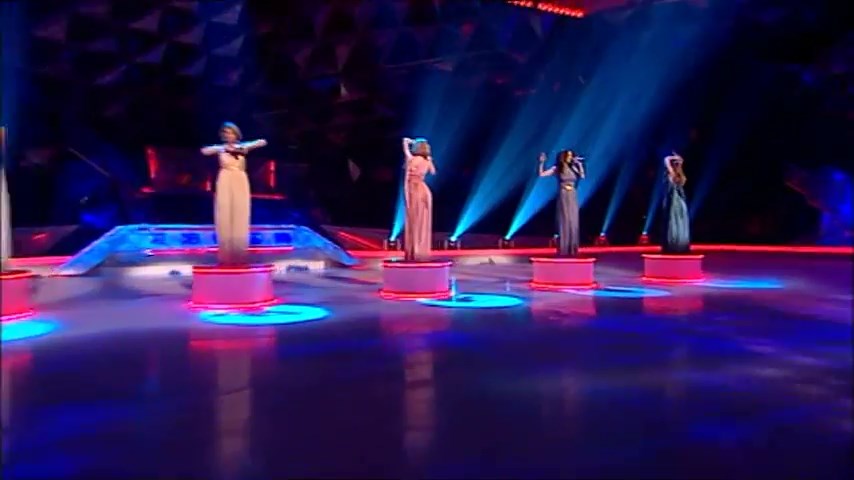 Girls_Aloud_-_Untouchable_28Live_Performance_-_Dancing_On_Ice_-_15th_March_200929_HQ_mp4_snapshot_02_41_5B2016_05_06_13_00_355D.jpg