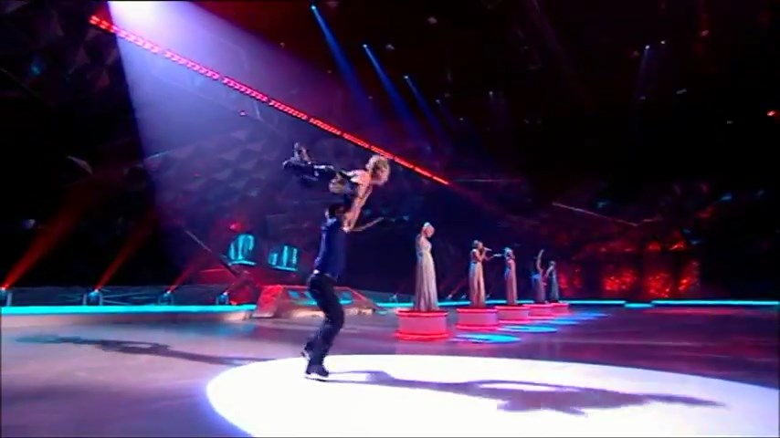 Girls_Aloud_-_Untouchable_28Live_Performance_-_Dancing_On_Ice_-_15th_March_200929_HQ_mp4_snapshot_03_37_5B2016_05_06_13_01_315D.jpg