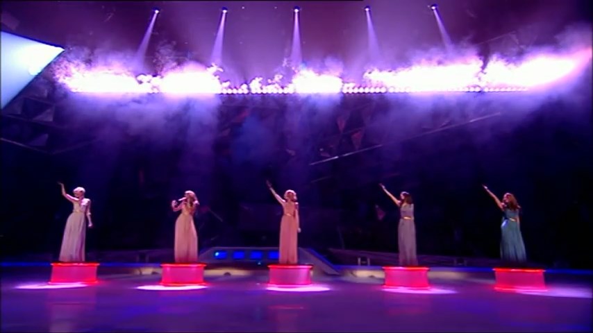 Girls_Aloud_-_Untouchable_28Live_Performance_-_Dancing_On_Ice_-_15th_March_200929_HQ_mp4_snapshot_03_55_5B2016_05_06_13_01_495D.jpg