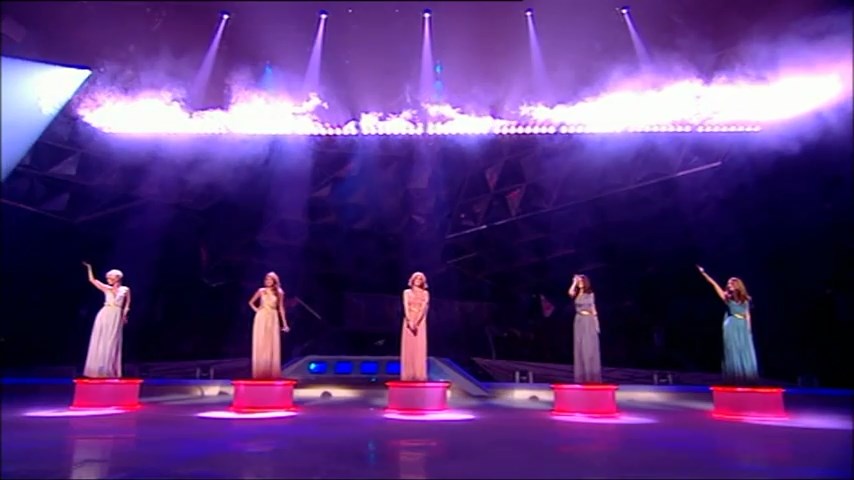 Girls_Aloud_-_Untouchable_28Live_Performance_-_Dancing_On_Ice_-_15th_March_200929_HQ_mp4_snapshot_03_57_5B2016_05_06_13_01_515D.jpg