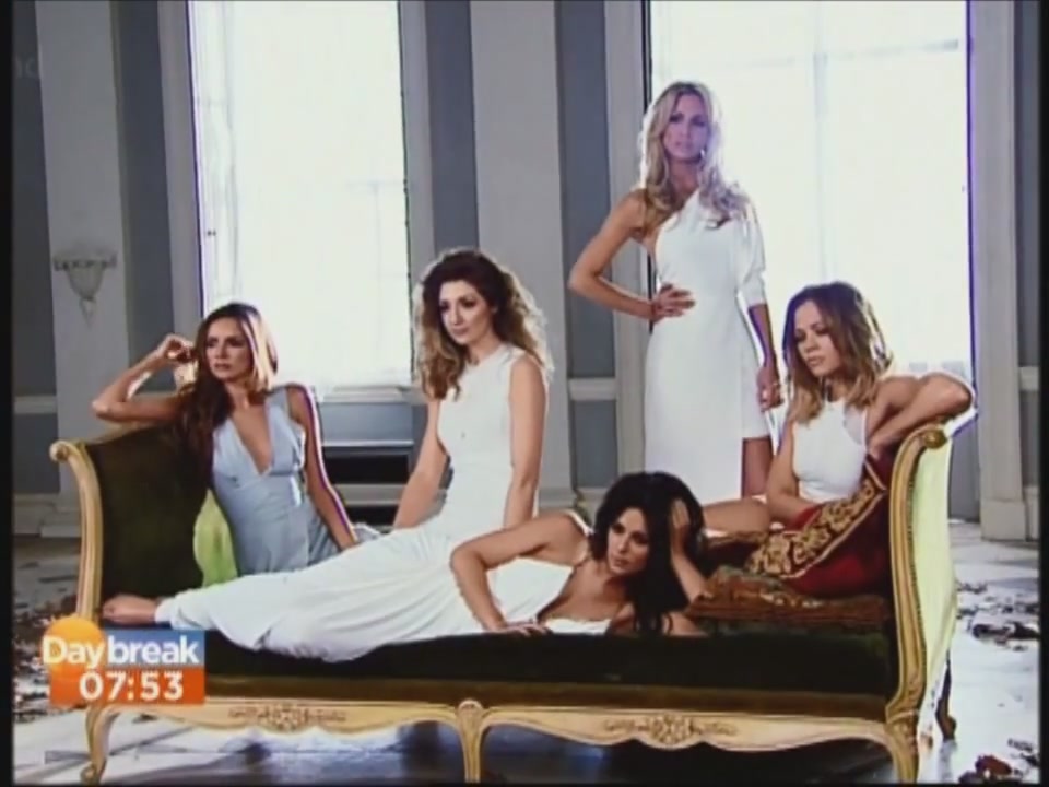 Girls_Aloud_-_Beautiful_Cause_You_Love_Me_28Behind_The_Scenes___Interview_On_Daybreak29_mp40007.jpg