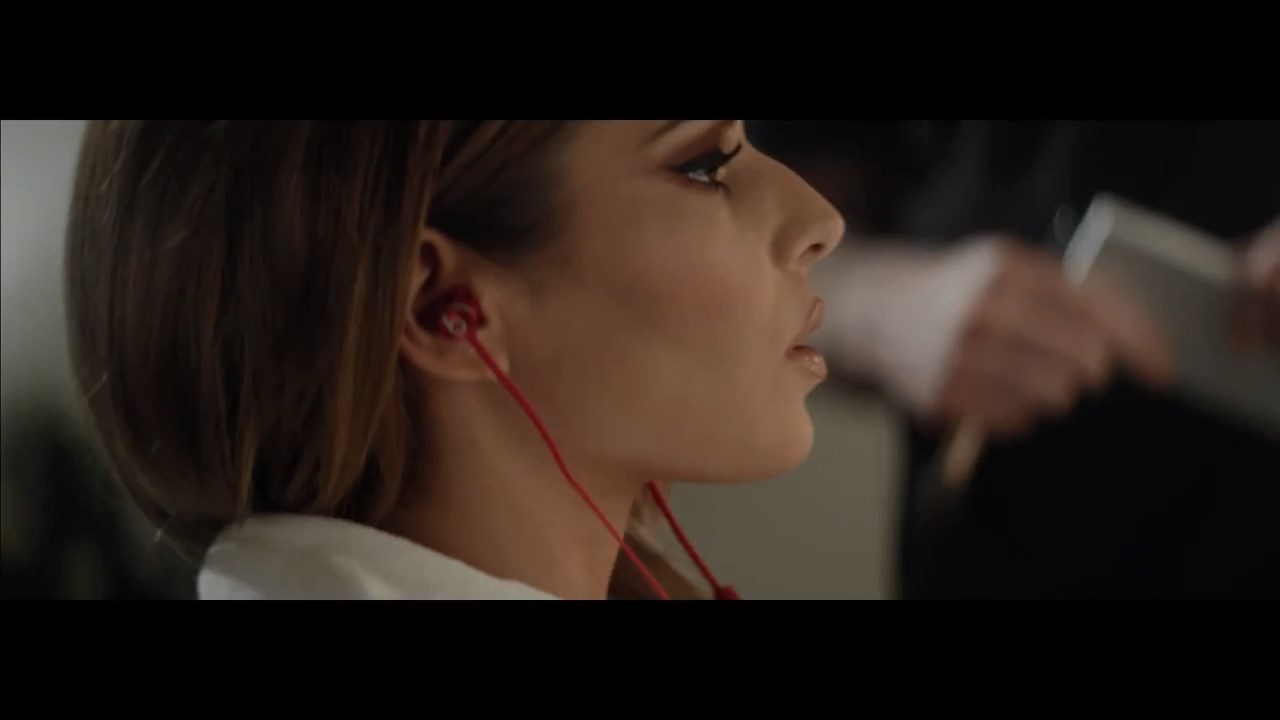 Cheryl___Beats_present__Fight_On__from_the_new_album_Only_Human_-_Beats_by_Dre_mp4_snapshot_01_04_5B2016_05_06_14_10_105D.jpg