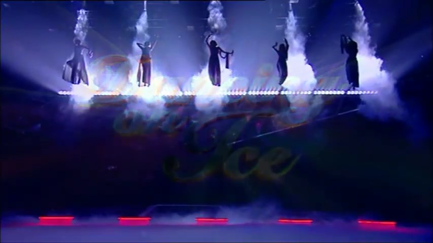 Girls_Aloud_-_Untouchable_28Live_Performance_-_Dancing_On_Ice_-_15th_March_200929_HQ_mp4_snapshot_00_02_5B2016_05_06_12_56_525D.jpg