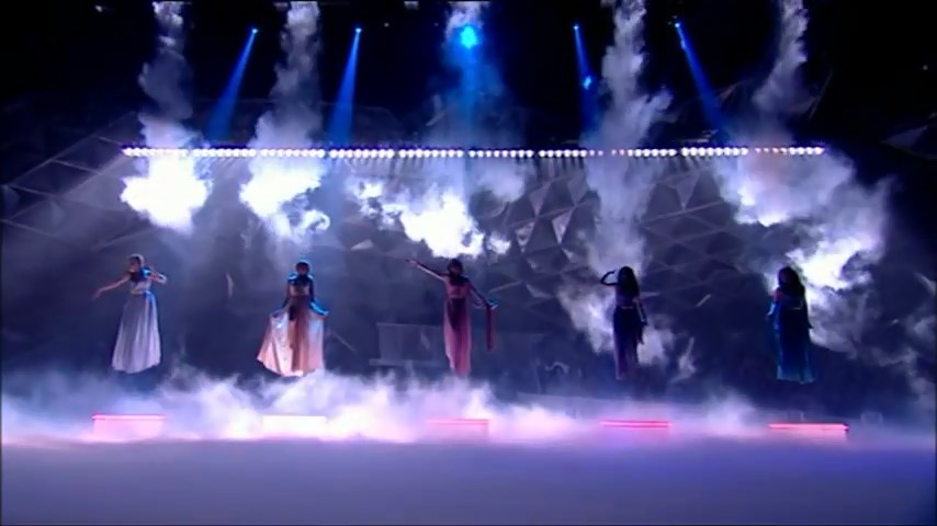 Girls_Aloud_-_Untouchable_28Live_Performance_-_Dancing_On_Ice_-_15th_March_200929_HQ_mp4_snapshot_00_25_5B2016_05_06_12_57_235D.jpg