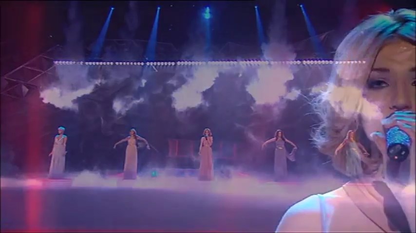 Girls_Aloud_-_Untouchable_28Live_Performance_-_Dancing_On_Ice_-_15th_March_200929_HQ_mp4_snapshot_00_31_5B2016_05_06_12_57_305D.jpg