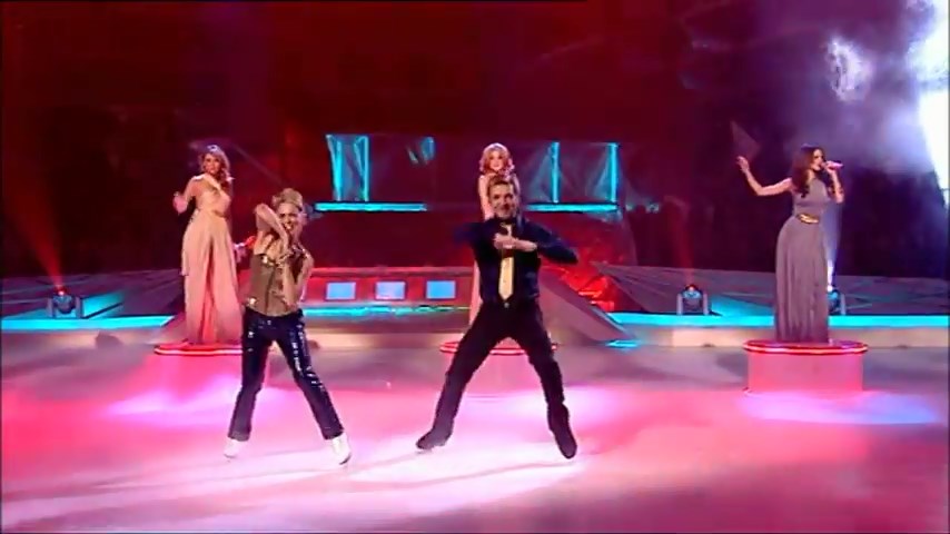 Girls_Aloud_-_Untouchable_28Live_Performance_-_Dancing_On_Ice_-_15th_March_200929_HQ_mp4_snapshot_00_55_5B2016_05_06_12_58_495D.jpg
