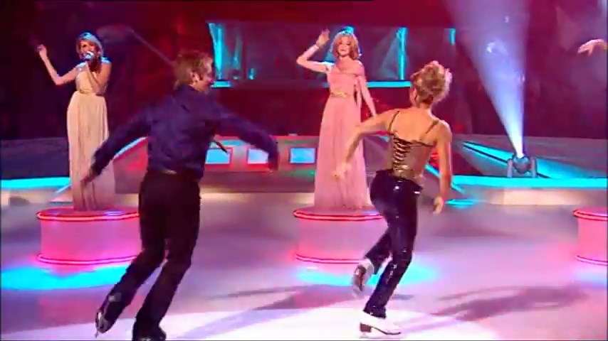Girls_Aloud_-_Untouchable_28Live_Performance_-_Dancing_On_Ice_-_15th_March_200929_HQ_mp4_snapshot_01_05_5B2016_05_06_12_58_595D.jpg