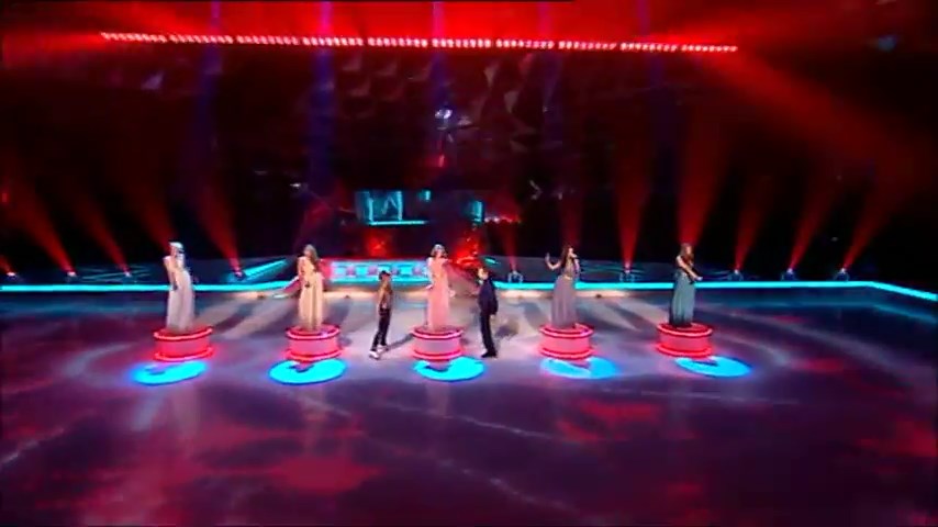 Girls_Aloud_-_Untouchable_28Live_Performance_-_Dancing_On_Ice_-_15th_March_200929_HQ_mp4_snapshot_02_17_5B2016_05_06_13_00_115D.jpg