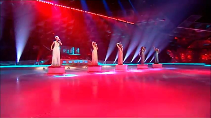 Girls_Aloud_-_Untouchable_28Live_Performance_-_Dancing_On_Ice_-_15th_March_200929_HQ_mp4_snapshot_03_11_5B2016_05_06_13_01_055D.jpg