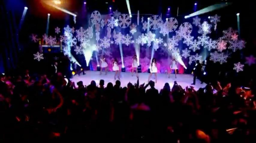 Girls_Aloud_-_Something_New_28Live_New_Year_s_Eve_Top_of_the_Pops29_mp4_snapshot_00_45_5B2016_05_06_12_48_535D.jpg
